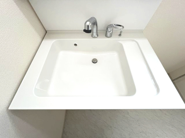 青梅市長淵３丁目　新築戸建全7棟の独立洗面台|ハンドシャワー付き、使いやすい洗面台