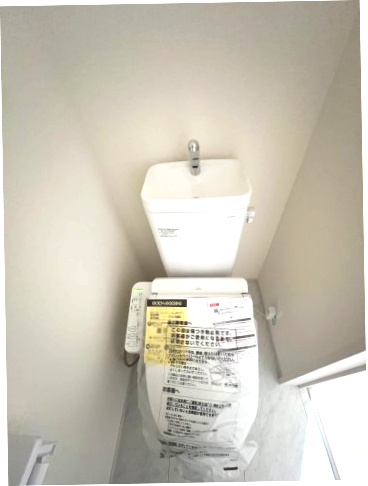 青梅市長淵３丁目　新築戸建全7棟のトイレ|1階トイレには快適な温水洗浄便座付