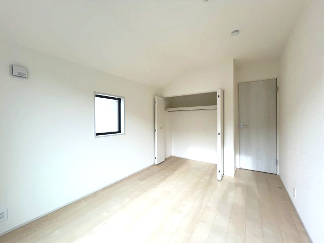 青梅市長淵３丁目　新築戸建全7棟の洋室|【洋室1】収納スペース
