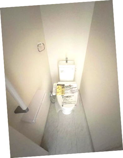 青梅市長淵３丁目　新築戸建全7棟のトイレ|2階トイレには快適な温水洗浄便座付