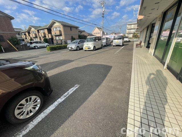 コーポラスやまだの駐車場