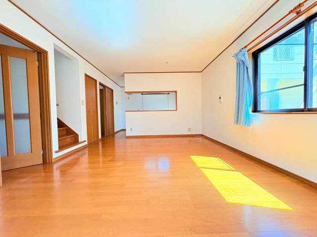 久留米市三潴町西牟田中古戸建の居間・リビング