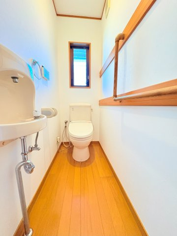 久留米市三潴町西牟田中古戸建のトイレ