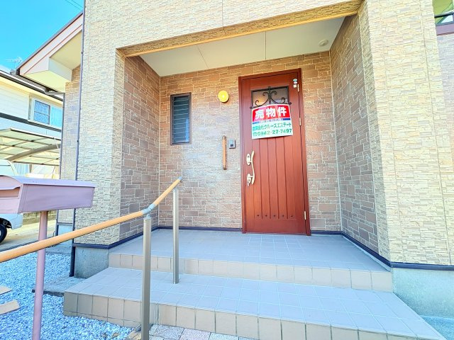 久留米市三潴町西牟田中古戸建の玄関