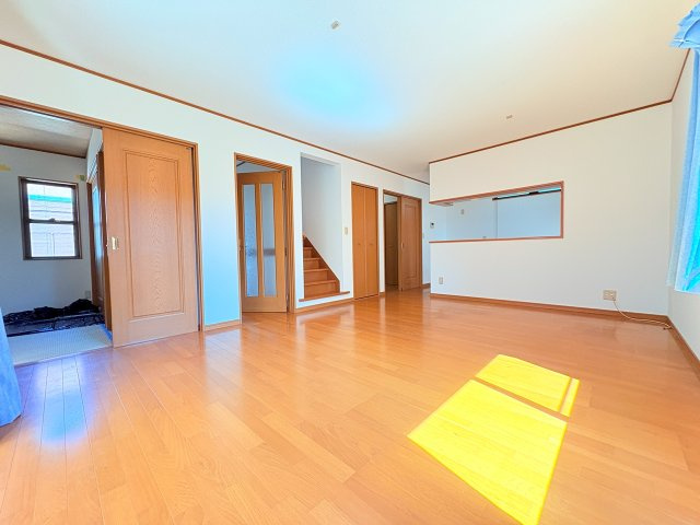 久留米市三潴町西牟田中古戸建の居間・リビング