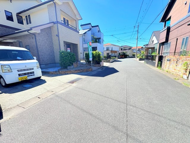 久留米市三潴町西牟田中古戸建の前面道路含む現地写真