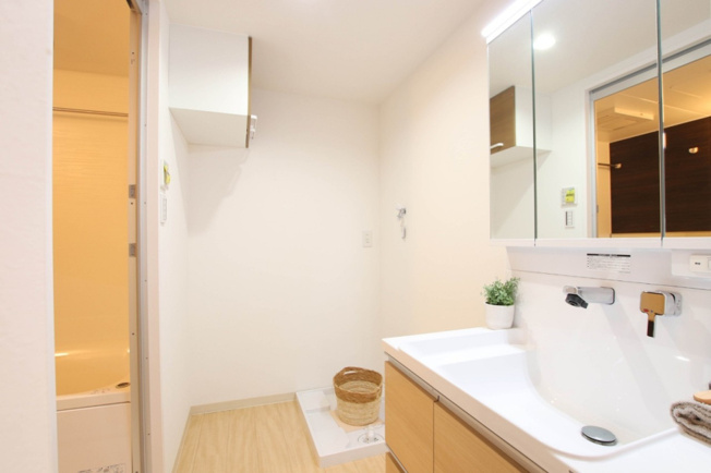 【洗面所】 | ☆ホームステージングしています。家具・家電・調度品等は撮影用です。