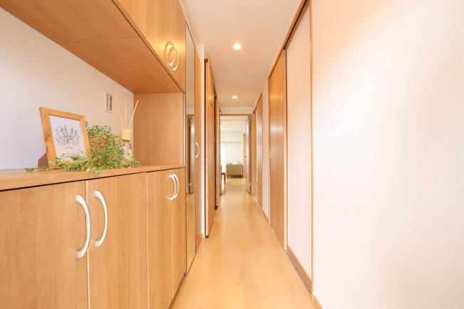 【玄関】 | ☆ホームステージングしています。家具・家電・調度品等は撮影用です。