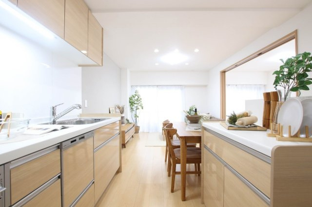 【キッチン】 | ☆ホームステージングしています。家具・家電・調度品等は撮影用です。