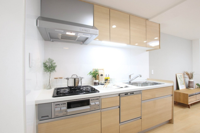 【キッチン】 | ☆ホームステージングしています。家具・家電・調度品等は撮影用です。