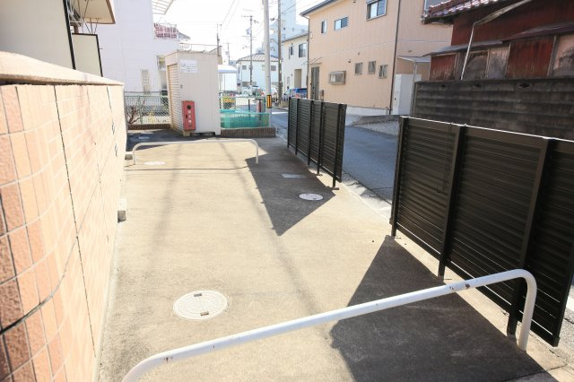 フラワーヒルズの駐車場