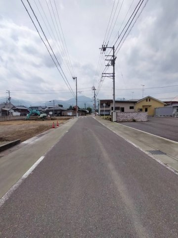 西条市小松町新屋敷甲207-1①　土地の周辺