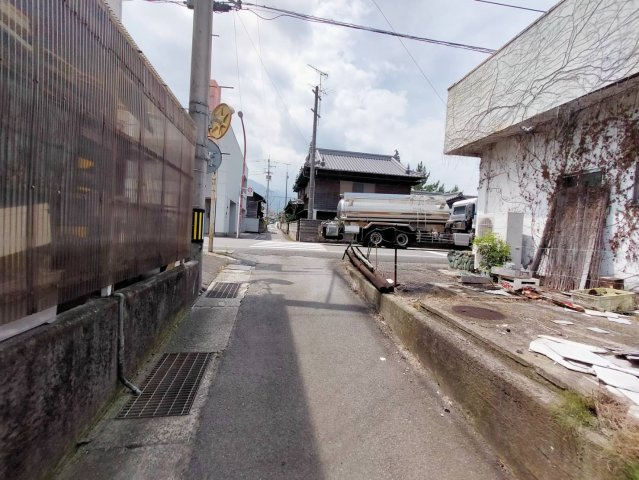 西条市小松町新屋敷甲452-1　売土地の周辺