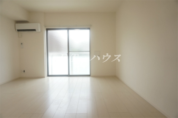 千葉市花見川区幕張町５丁目のアパートの居間・リビング