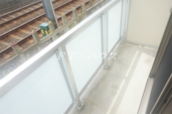 千葉市花見川区幕張町５丁目のアパートのバルコニー
