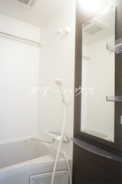 千葉市花見川区幕張町５丁目のアパートの浴室