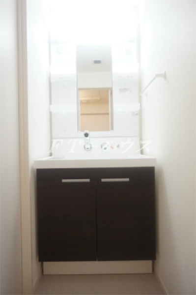 千葉市花見川区幕張町５丁目のアパートの洗面所