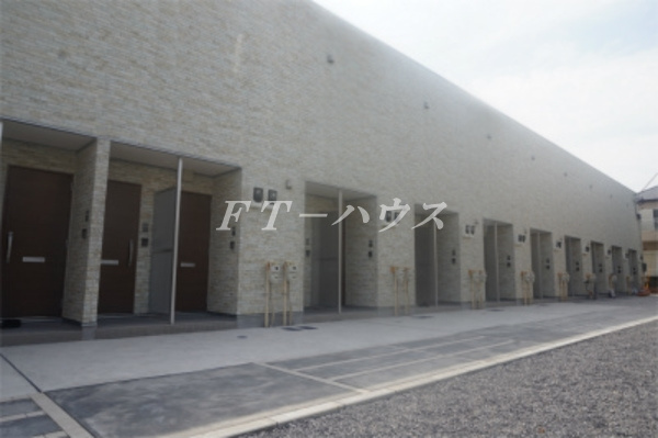 千葉市花見川区幕張町５丁目のアパートのエントランス