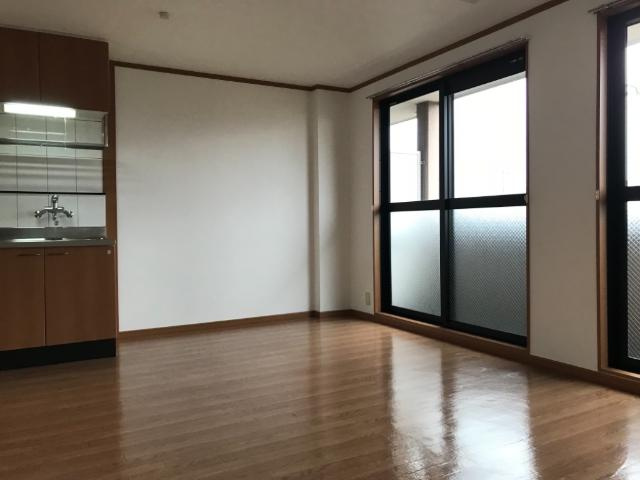 アベニール細江の展望|ゆったりしたリビングです