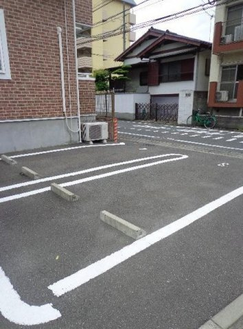パークヴィレッジ大橋の駐車場