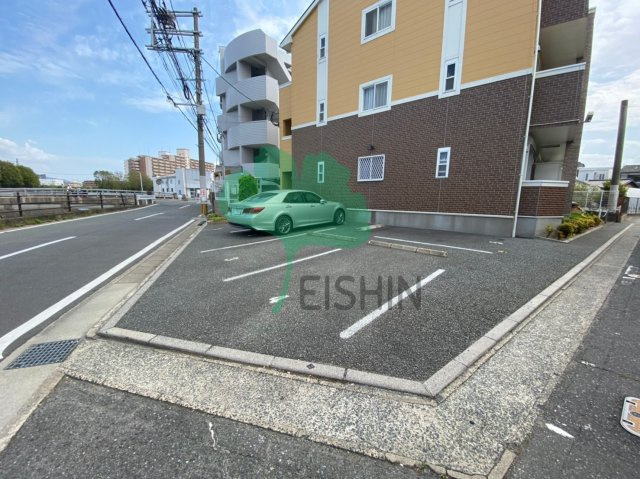 ラメール那珂の駐車場