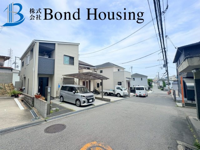 並列2台駐車可能　和坂1丁目　中古戸建の前面道路含む現地写真