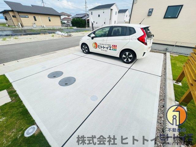 リナージュLの駐車場