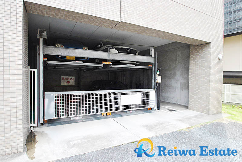 サーパス茅ヶ崎駅前の駐車場