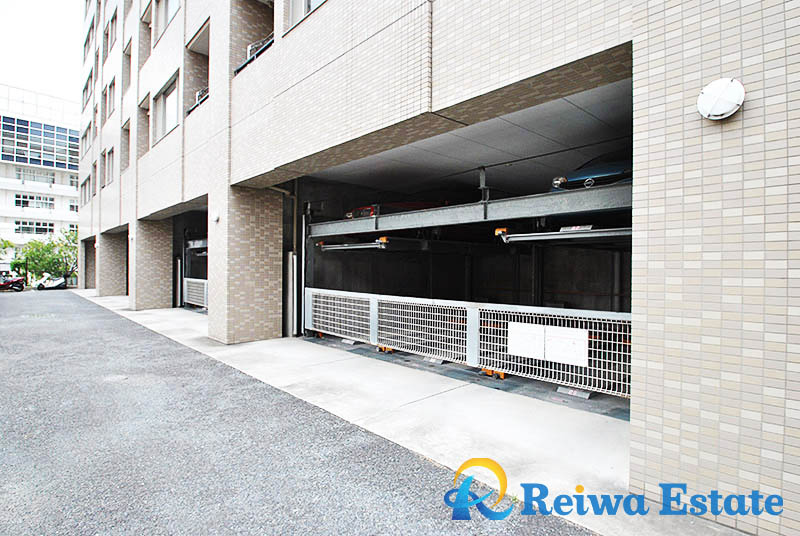 サーパス茅ヶ崎駅前の駐車場