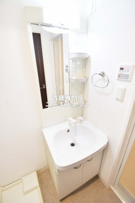 【独立洗面台】 | アリビオ江坂垂水町 | 清潔感のある洗面台