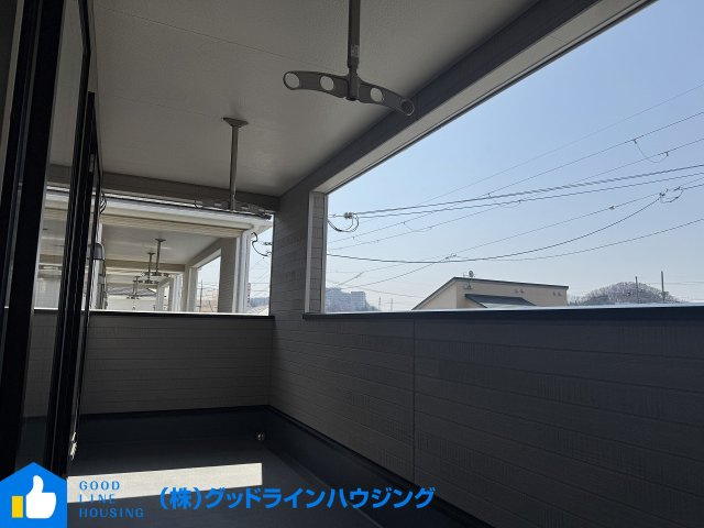 クレードルガーデン北条町横尾　第10　１号棟のバルコニー|屋根付きで雨の日も安心
