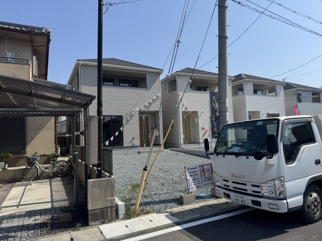 クレードルガーデン北条町横尾　第10　１号棟の前面道路含む現地写真