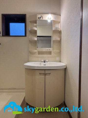 厚木市栄町2丁目　中古戸建の独立洗面台