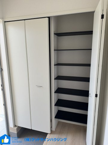 クレードルガーデン北条町横尾　第10　2号棟の玄関|シューズクローゼット