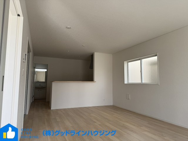 クレードルガーデン北条町横尾　第10　2号棟の居間・リビング|畳コーナーあり