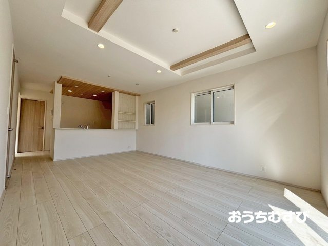 春日井市味美町3丁目(全3棟)の居間・リビング