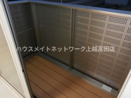 アン・アロールのバルコニー|バルコニー