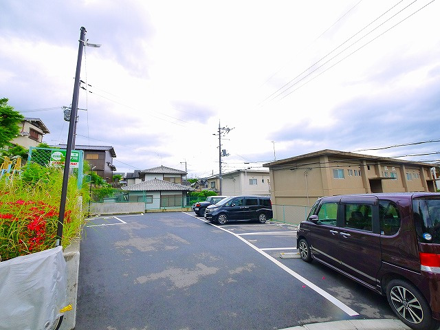 ソル・レヴェンテ学園前の駐車場|駐車場に車を止められます