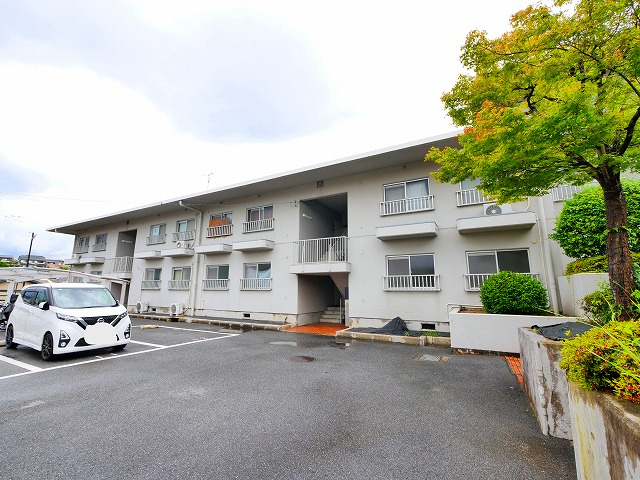 ソル・レヴェンテ学園前の外観