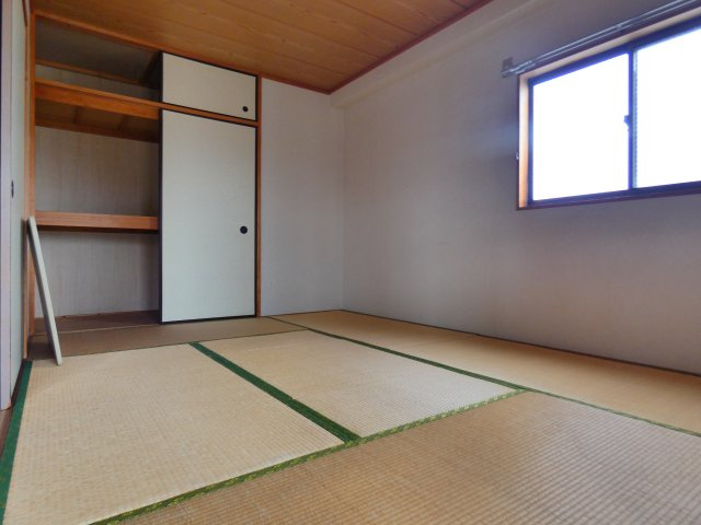 【洋室】 | リビング横には6.0帖の和室があります。