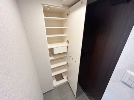 ラヴィエール滝野川の玄関