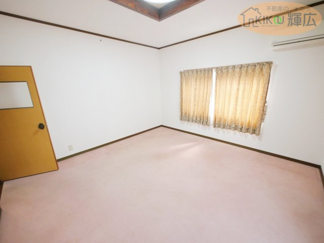 高砂市阿弥陀町南池　中古戸建の洋室