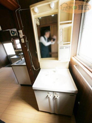 高砂市阿弥陀町南池　中古戸建の独立洗面台