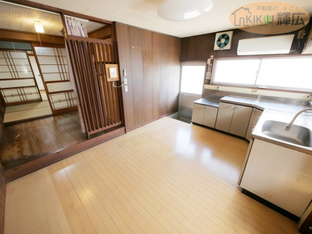 高砂市阿弥陀町南池　中古戸建の居間・リビング