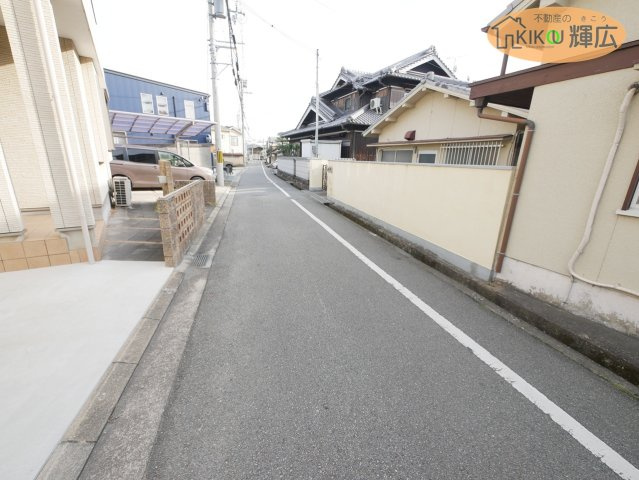 【前面道路含む現地写真】 | 高砂市阿弥陀町南池　中古戸建