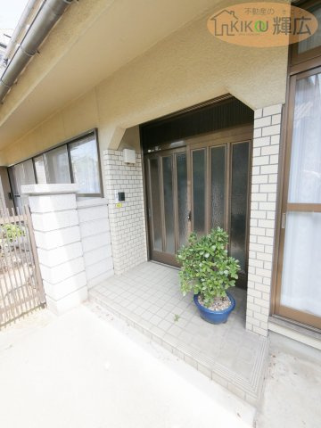 高砂市阿弥陀町南池　中古戸建の玄関