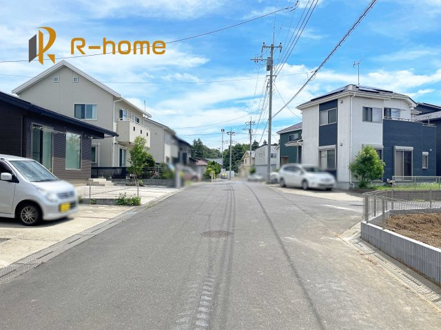 稲敷郡阿見町アウトレット北第2　新築戸建て　1号棟の前面道路含む現地写真|『今から見たい！』大歓迎です♪
お気軽にＲ－ｈomeまでお問い合わせください。