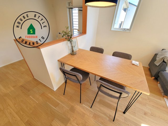 合志市幾久富第1-2棟（4号棟）の内観：施工例|キッチンから立ち込める香りが今日の料理を期待させます。