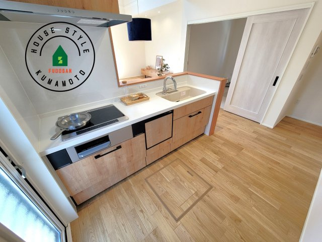 合志市幾久富第1-2棟（4号棟）の内観：施工例|ダイニングテーブルへの配膳がラクラク、お料理はかどるカウンター付きシステムキッチン！