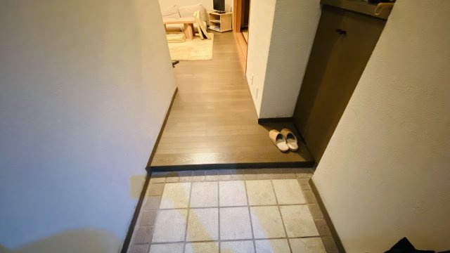 浅間ハイランドパーク プルミエールA棟1階 1LDKの玄関